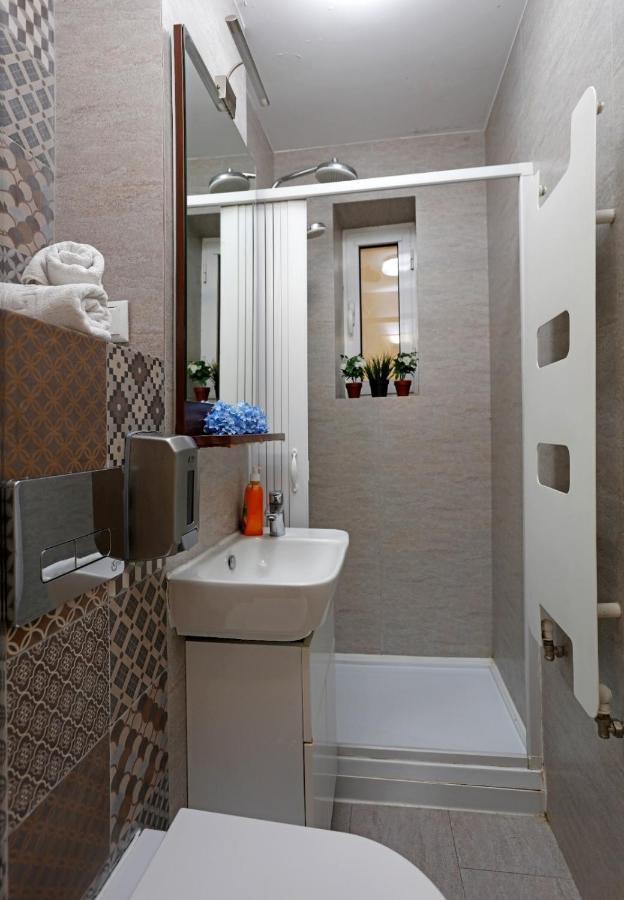 Lovely 2 Bedroom Apartment Near Old Town Bucharest Exterior photo